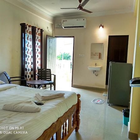 Candolim Beach Place Exterior photo