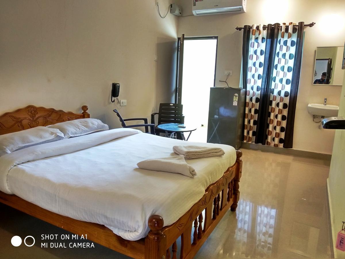 Candolim Beach Place Exterior photo